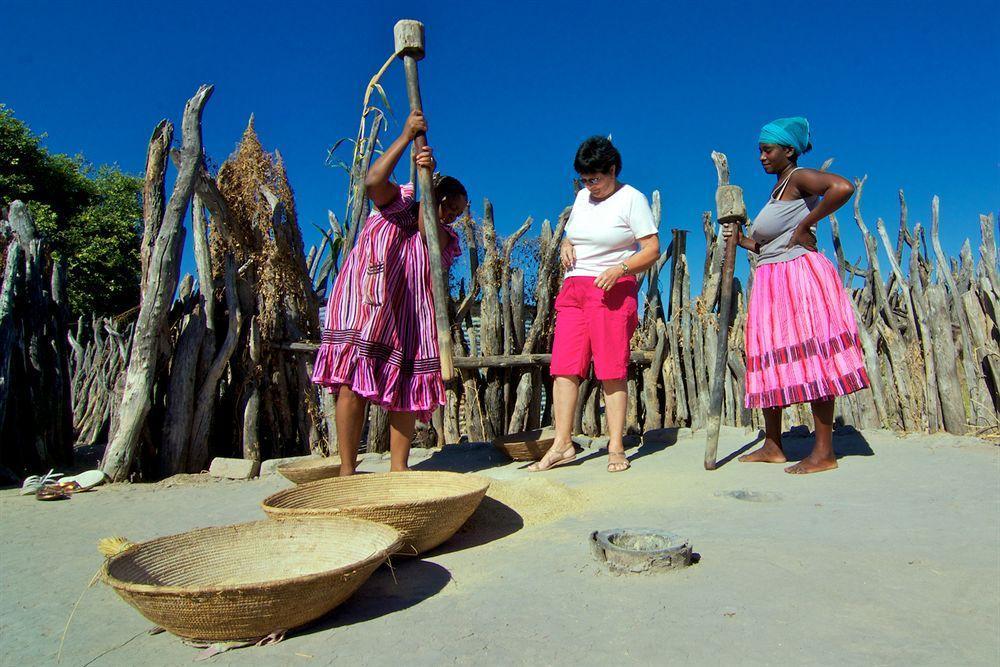 Ongula Village Homestead Lodge Ondangwa Eksteriør billede